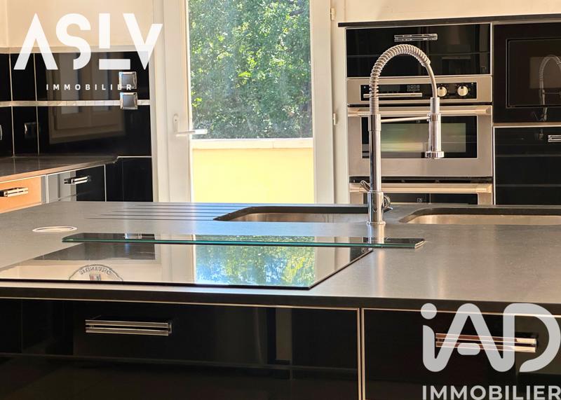 Maison - 222 m² - 6 pièces