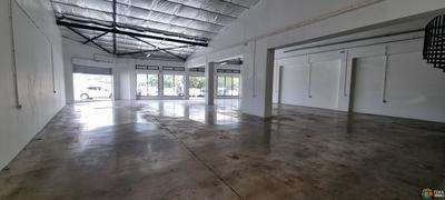 Local commercial - 285 m² - 2 pièces