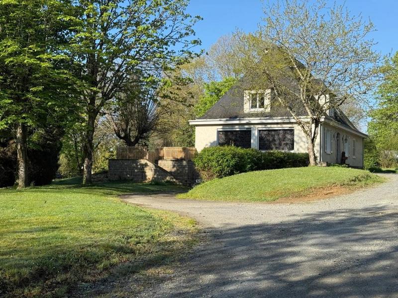 Maison - 360 m² - 12 pièces