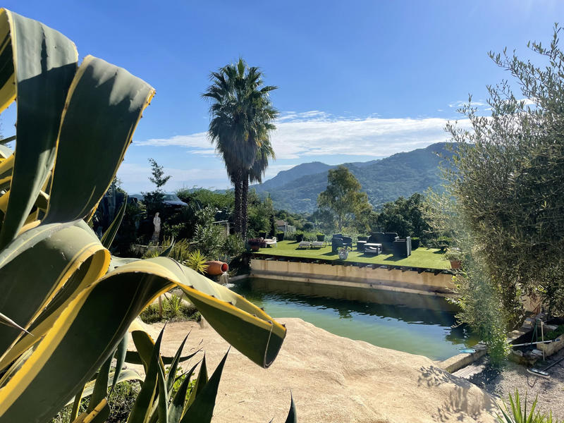 Maison - 285 m² - 15 pièces