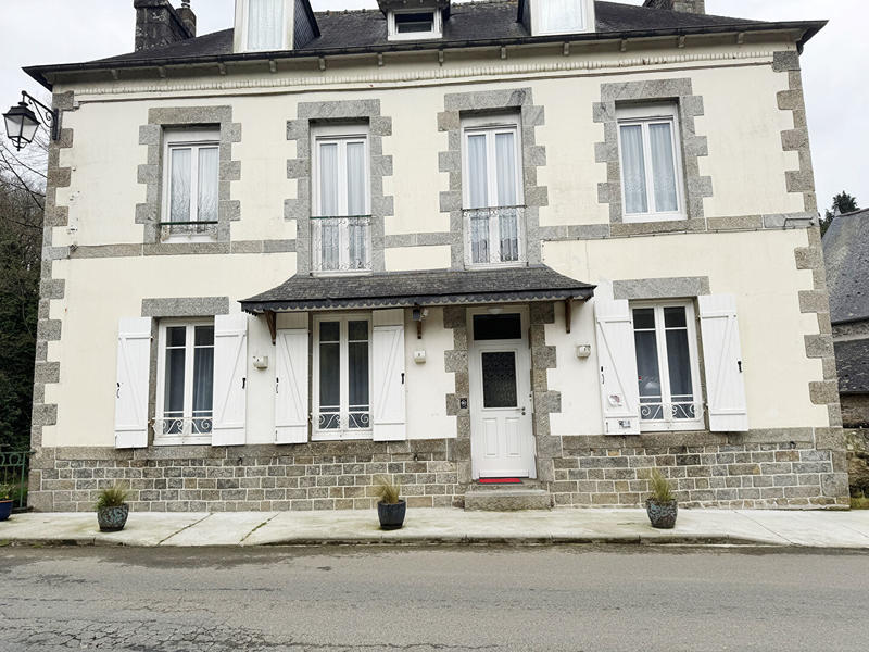 Maison - 245 m² - 9 pièces