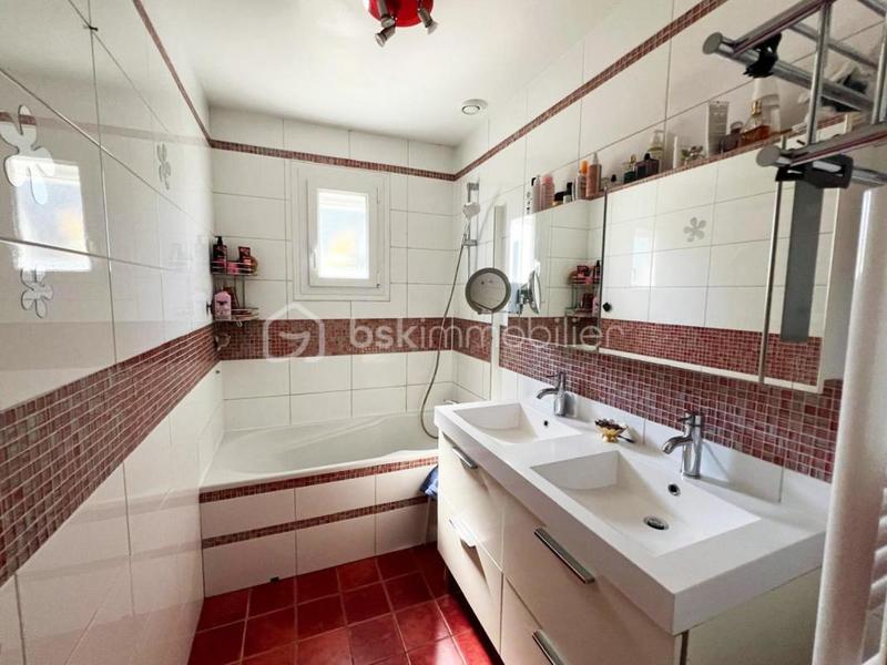 Maison - 144 m² - 8 pièces