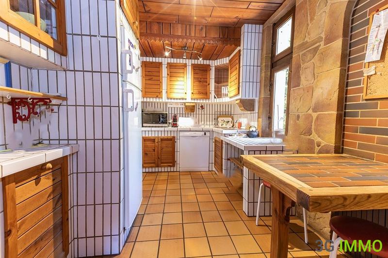 Propriété - 230 m² - 7 pièces