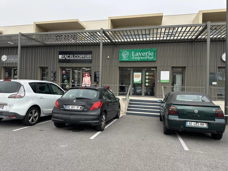 Local commercial - 142 m² - 1 pièce