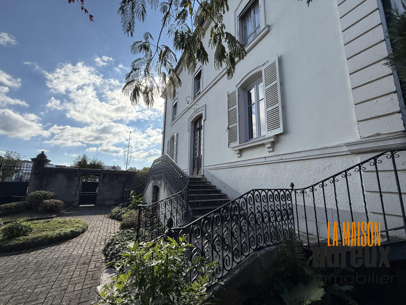 Maison - 310 m² - 12 pièces