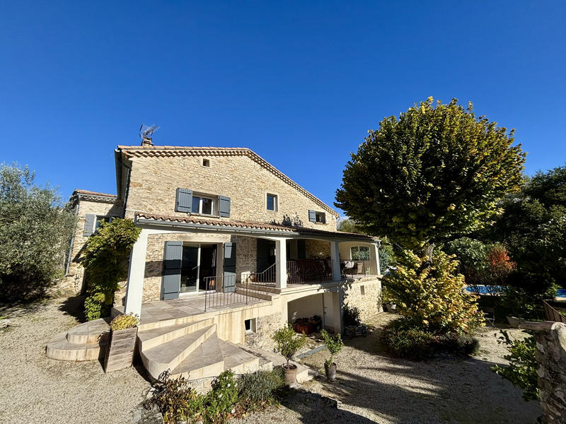 Mas - 240 m² - 8 pièces