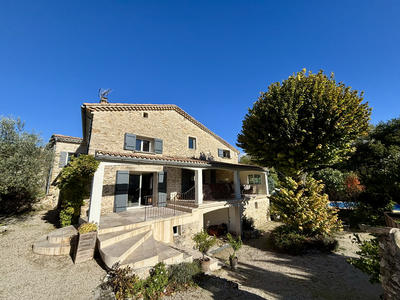 Mas - 240 m² - 8 pièces