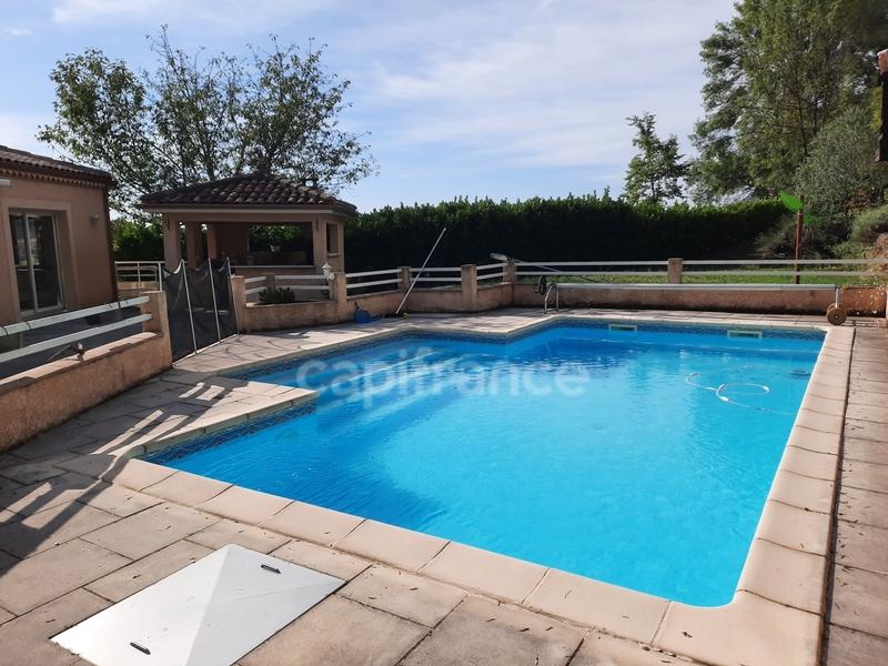 Maison - 204 m² - 8 pièces