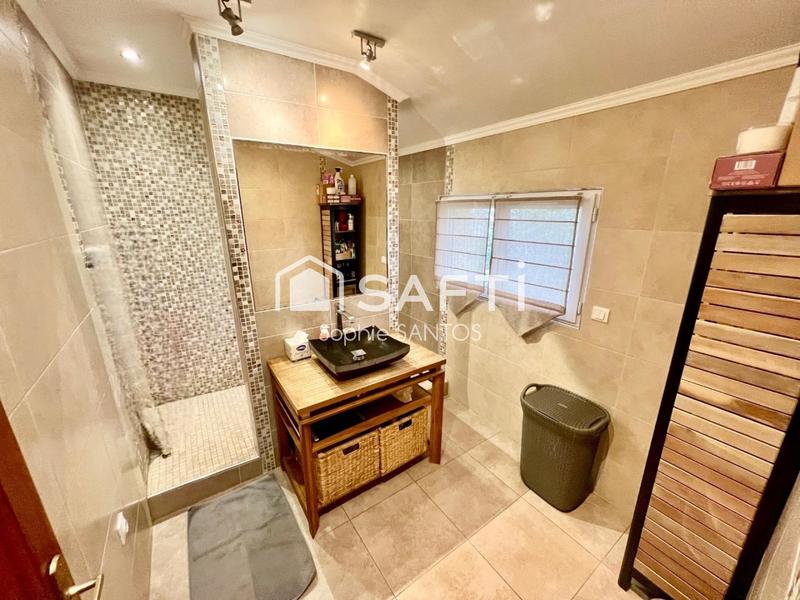 Maison - 185 m² - 7 pièces