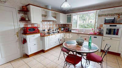 Maison - 216 m² - 6 pièces