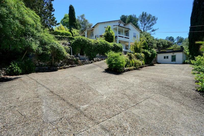 Maison - 342 m² - 7 pièces