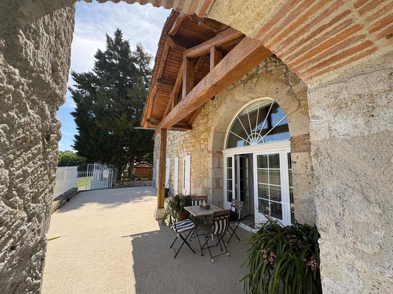 Maison de maîtres - 260 m² - 8 pièces