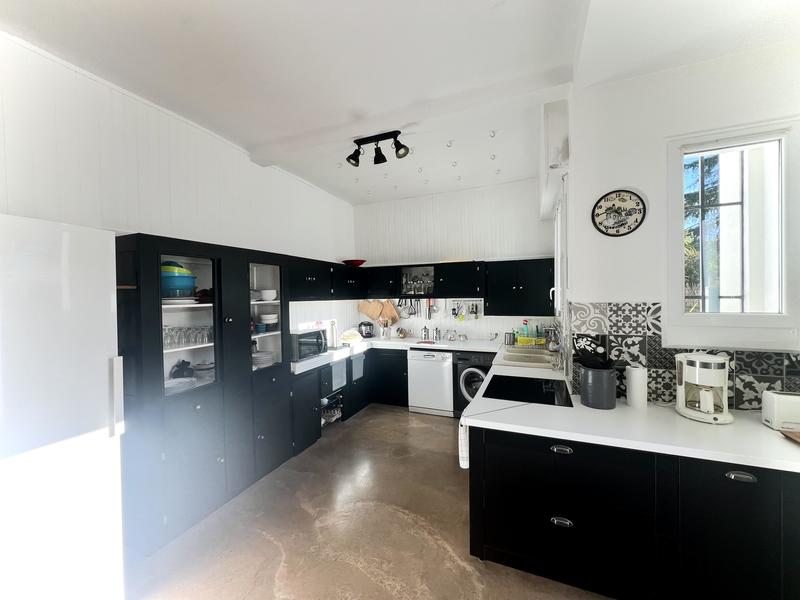 Maison jumelée - 240 m² - 11 pièces