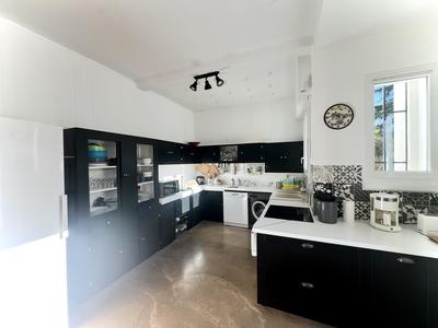 Maison jumelée - 240 m² - 11 pièces