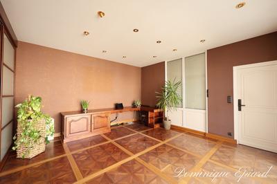 Bureau - 2 111 m² - 64 pièces