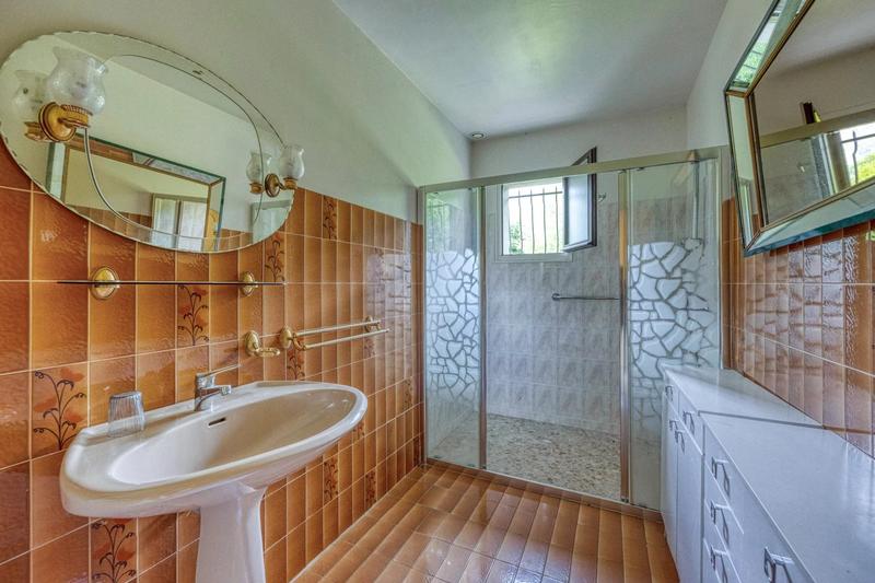 Maison - 180 m² - 8 pièces