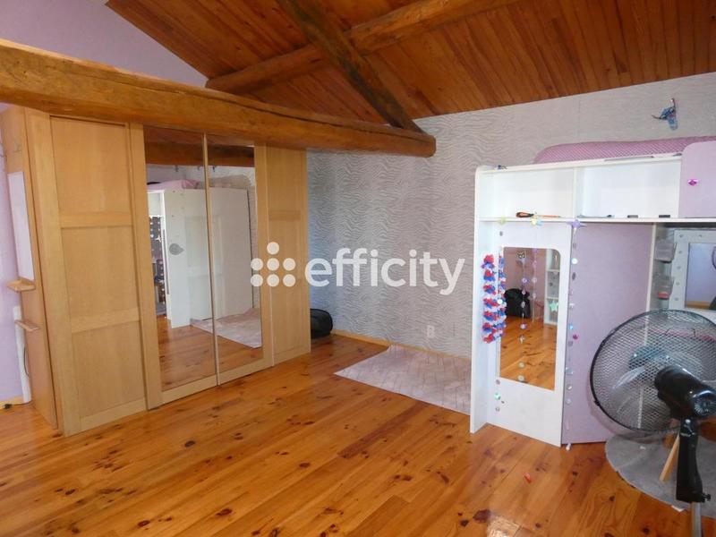 Maison - 230 m² - 8 pièces