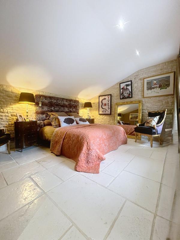 Maison - 250 m² - 8 pièces