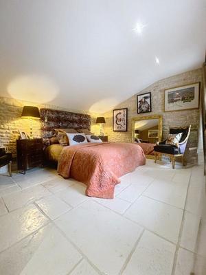 Maison - 250 m² - 8 pièces