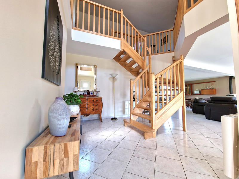 Maison - 270 m² - 6 pièces