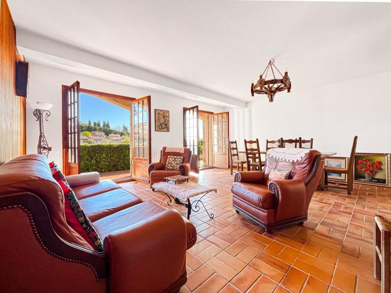 Maison - 200 m² - 7 pièces