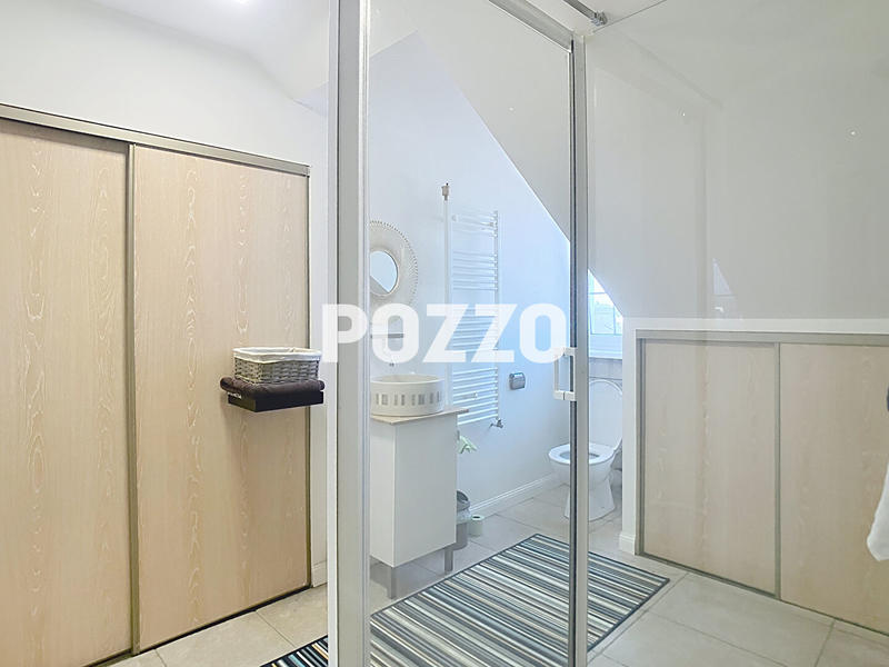 Maison - 207 m² - 8 pièces