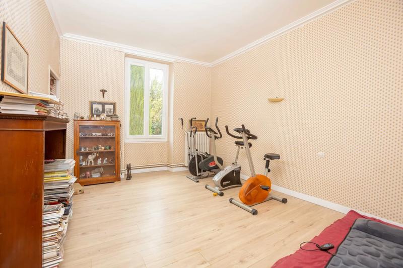 Propriété - 307 m² - 9 pièces