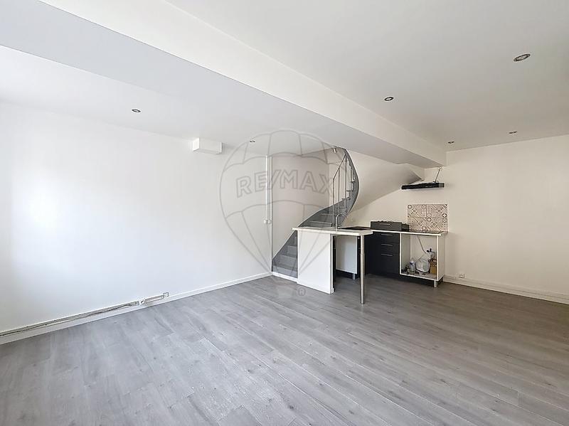 Immeuble - 182 m² - 9 pièces