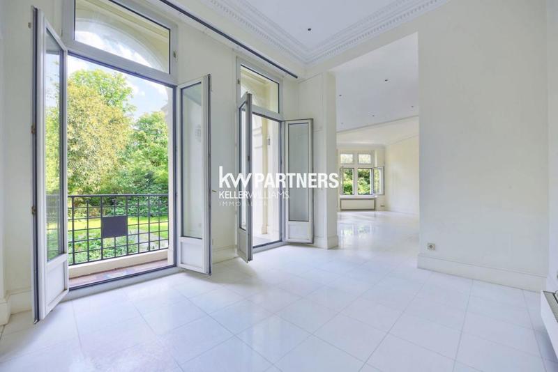 Appartement - 246 m² - 7 pièces