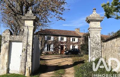 Maison - 203 m² - 7 pièces