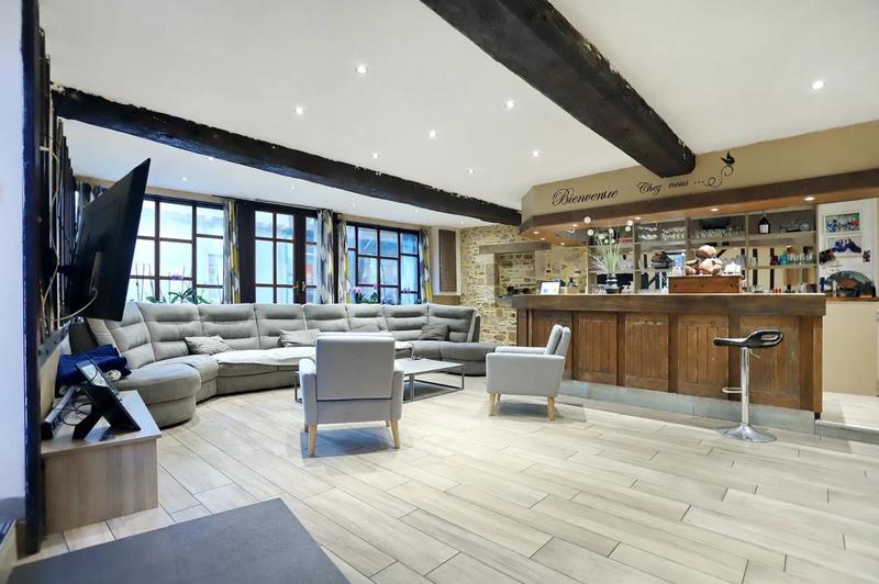 Maison - 324 m² - 8 pièces