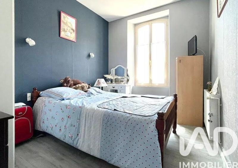 Maison - 1 215 m² - 7 pièces