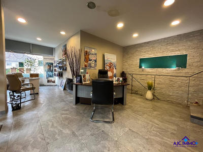 Local commercial - 88 m² - 6 pièces