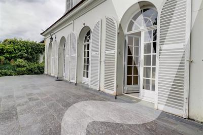 Maison de ville - 325 m² - 11 pièces