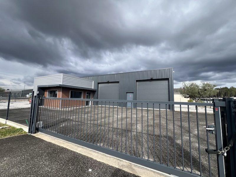 Local d'activités - 303 m² - 3 pièces