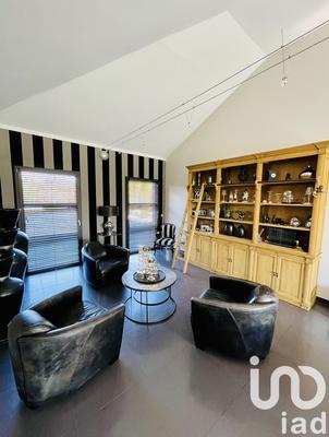 Maison - 270 m² - 10 pièces