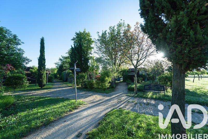 Maison - 1 200 m² - 37 pièces