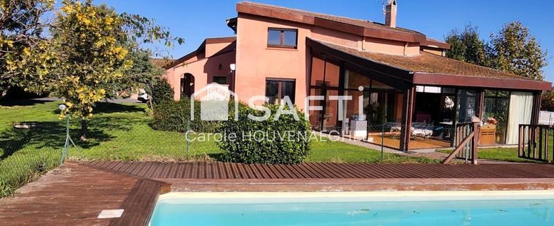 Maison - 260 m² - 9 pièces