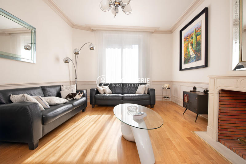 Maison - 275 m² - 8 pièces