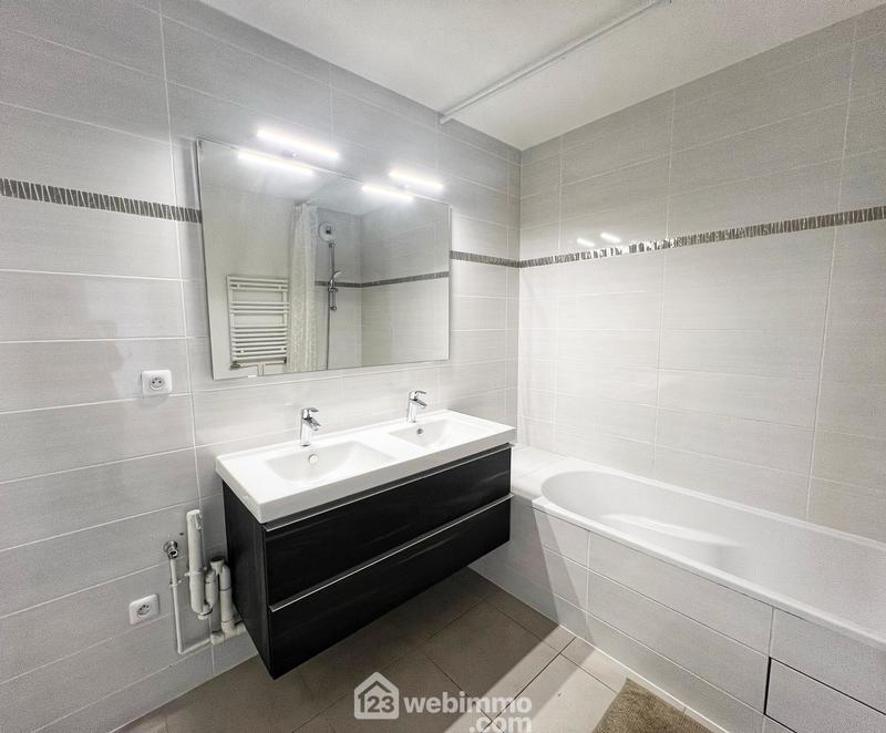 Appartement - 100 m² - 5 pièces