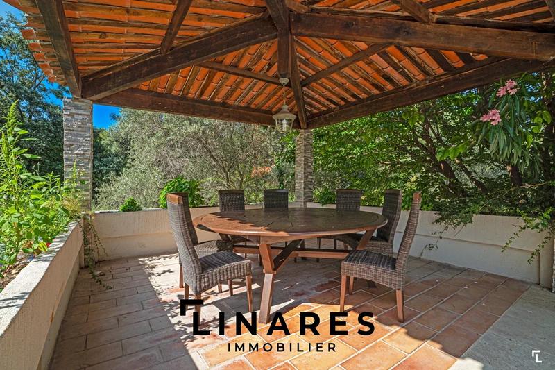 Maison - 340 m² - 8 pièces