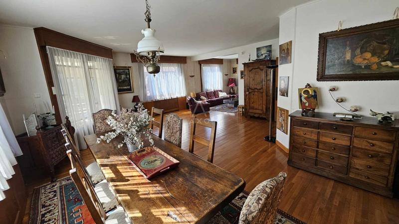 Maison - 255 m² - 8 pièces