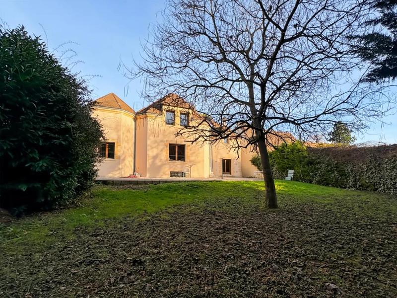 Maison d'architecte - 230 m² - 10 pièces