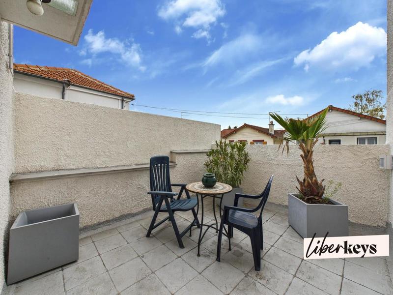 Maison - 223 m² - 7 pièces