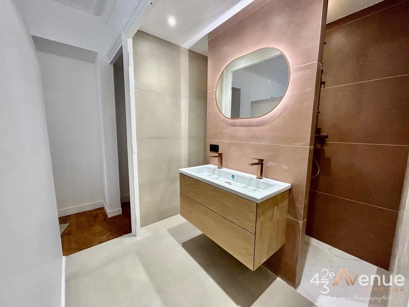 Appartement - 155 m² - 6 pièces