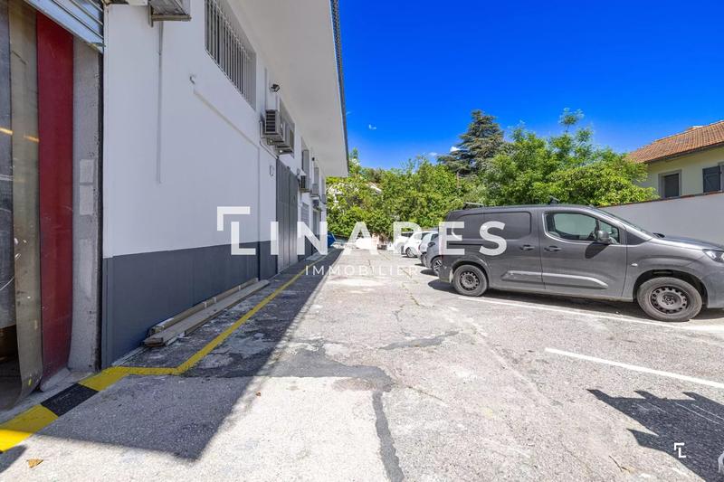 Local d'activités - 695 m² - 22 pièces