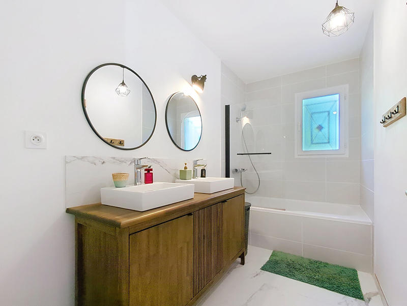 Maison - 90 m² - 5 pièces