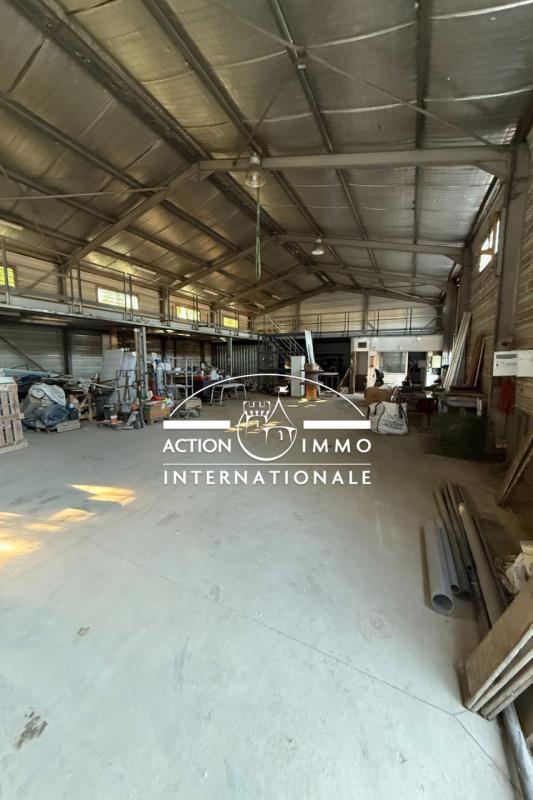 Hangar - 400 m² - 3 pièces