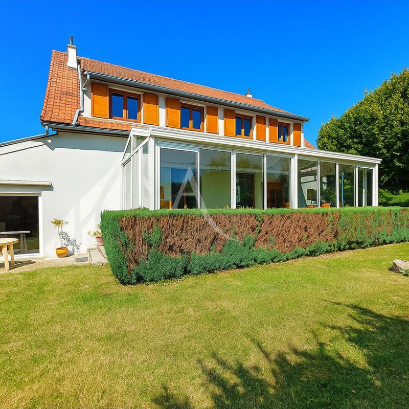 Maison - 225 m² - 8 pièces