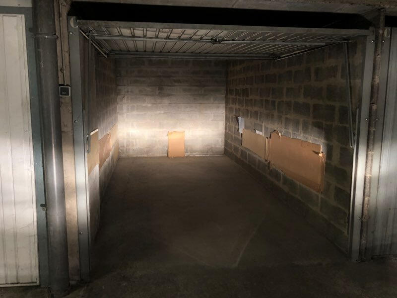 Parking / Garage - 12 m²